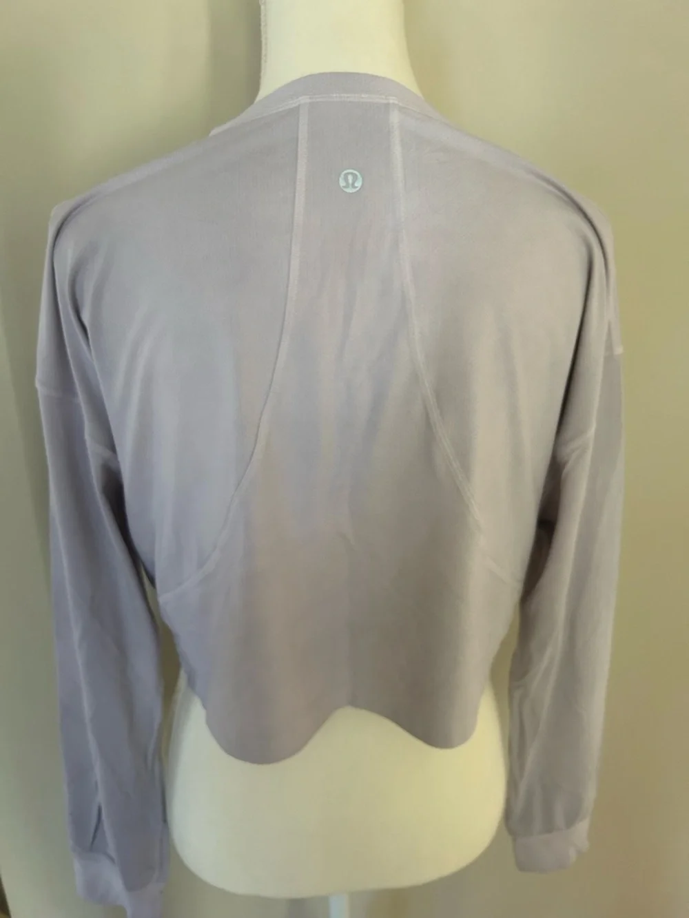 Lululemon Lightweight Long Sleeve Cropped Top - Picture 4 of 10
